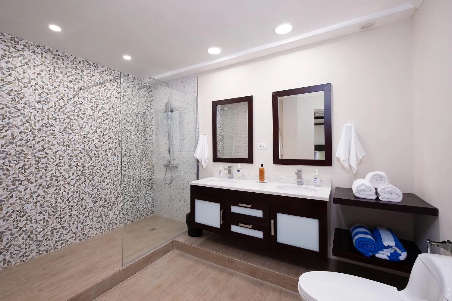 아파트 Jamaica Time Driftwood At Sea Palms 3Br 3Ba Condo In Ocho Rios With Pool And Beach Front With Views Only 10 Mins From Ochi Intl Airport Direct Flight From Miami Saint Maryʼs