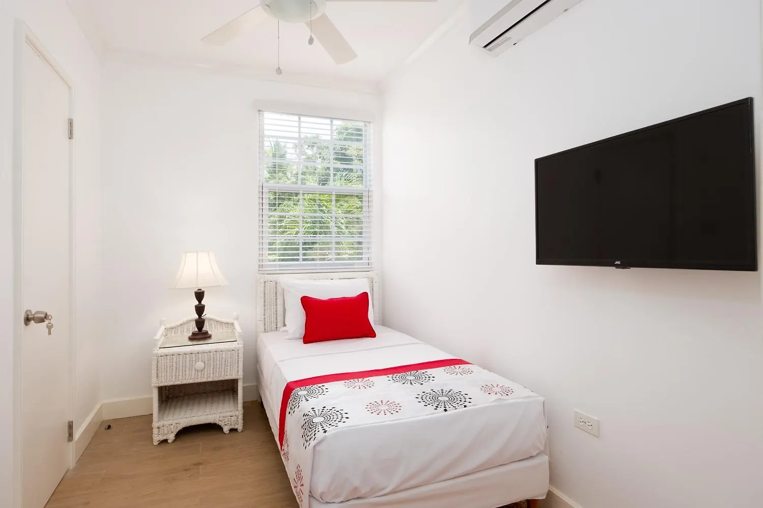 Jamaica Time Driftwood At Sea Palms 3Br 3Ba Condo In Ocho Rios With Pool And Beach Front With Views Only 10 Mins From Ochi Intl Airport Direct Flight From Miami Saint Maryʼs Giamaica